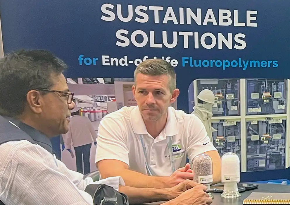 frl-sales-and-products-team-at-tradeshow-promoting-sustainable-solutions.webp